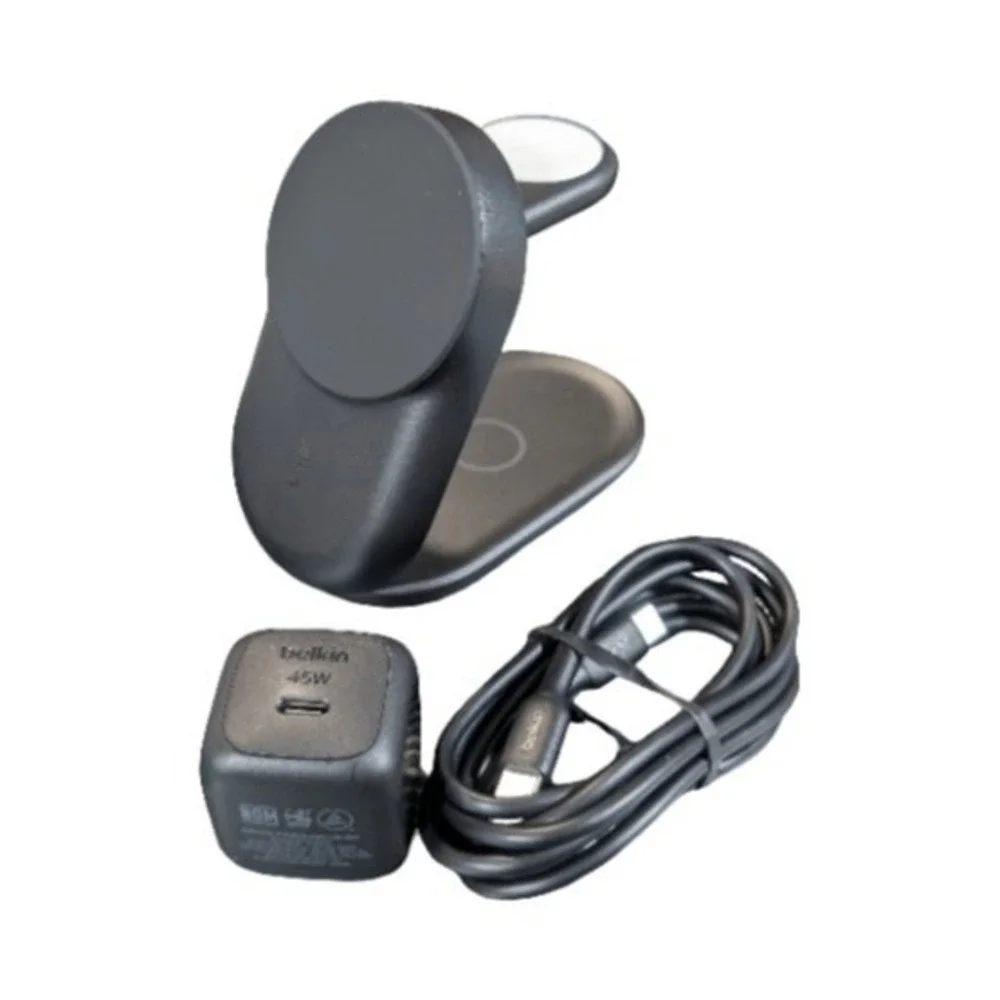 P5U Belkin 3-in-1 Foldable Magnetic Charging Stand 25W Qi2 MagSafe iPhone Black